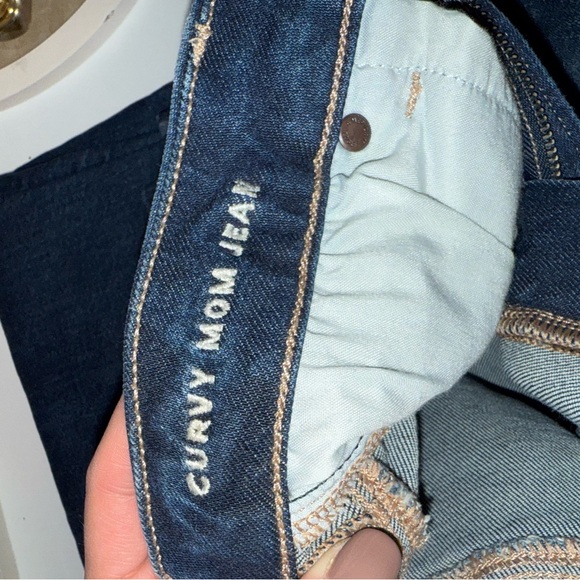 AE Curvy Stretch Mom Jean - Picture 3 of 4